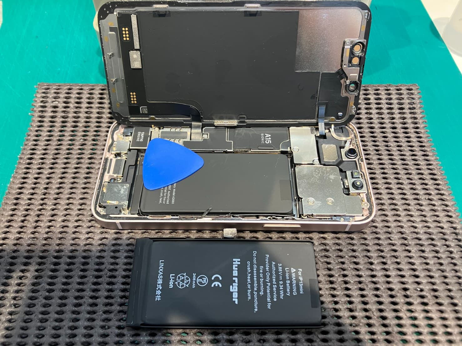 ふじみ野市、川越市、所沢市でiPhone13miniのバッテリー交換ならスマホ修理工房イオン大井店にお任せください！